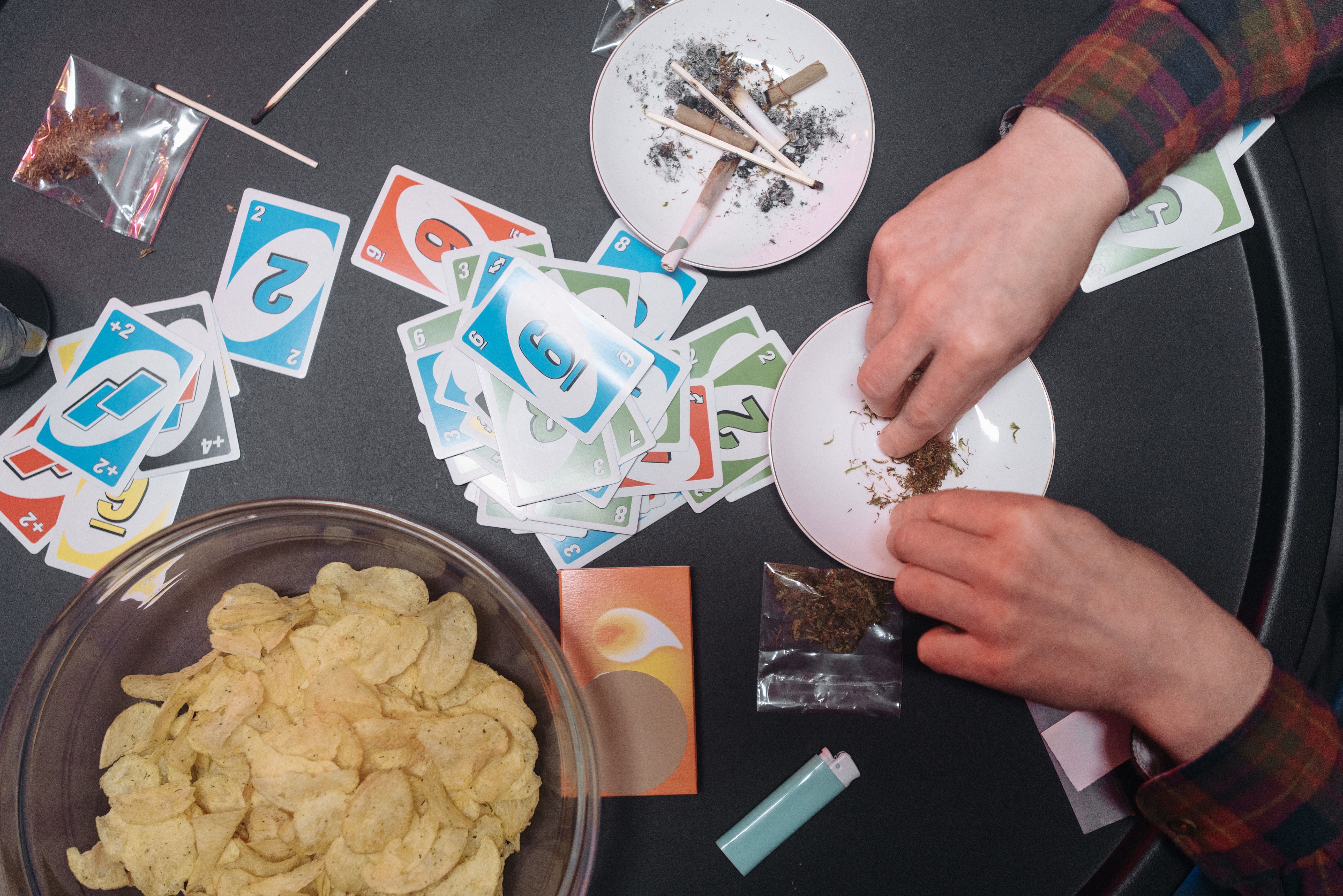 A responsible guide to planning snacks, water, storage and cannabis timing for a quiet night in at home